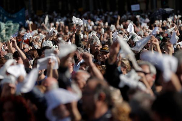 İspanya'da gösteri düzenleyen sağlık çalışanları